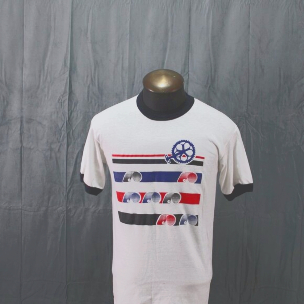 Vintage Graphic T-shirt - Campbell River Cycling Club Pedal World - Men's Large